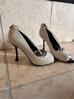 Guess White and Black Peep-Toe Stiletto Heels